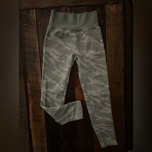 Ryderwear camo leggings, size small